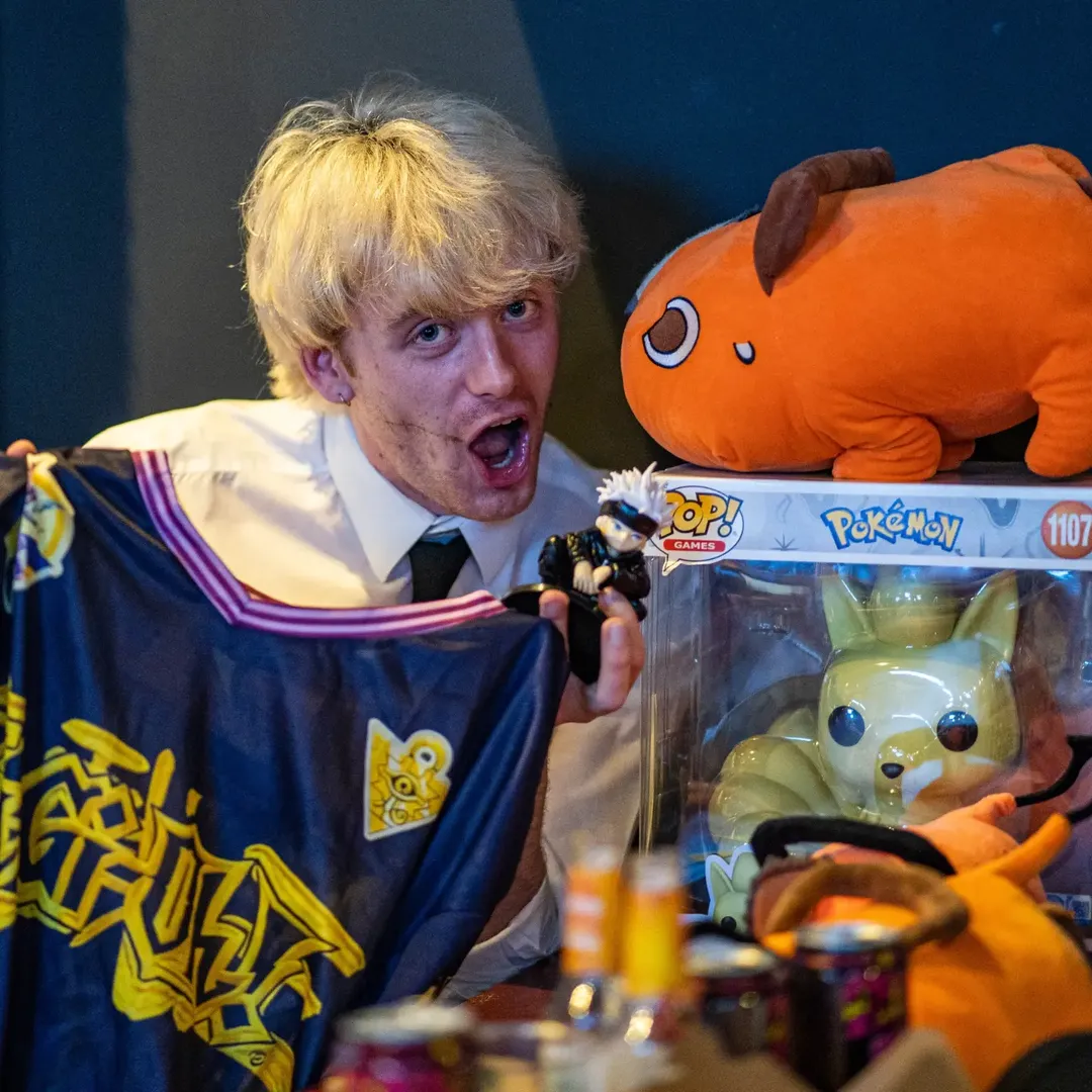 Quiz host presenting anime and Pokémon prizes