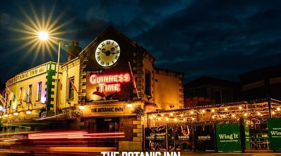 The Botanic Inn at night